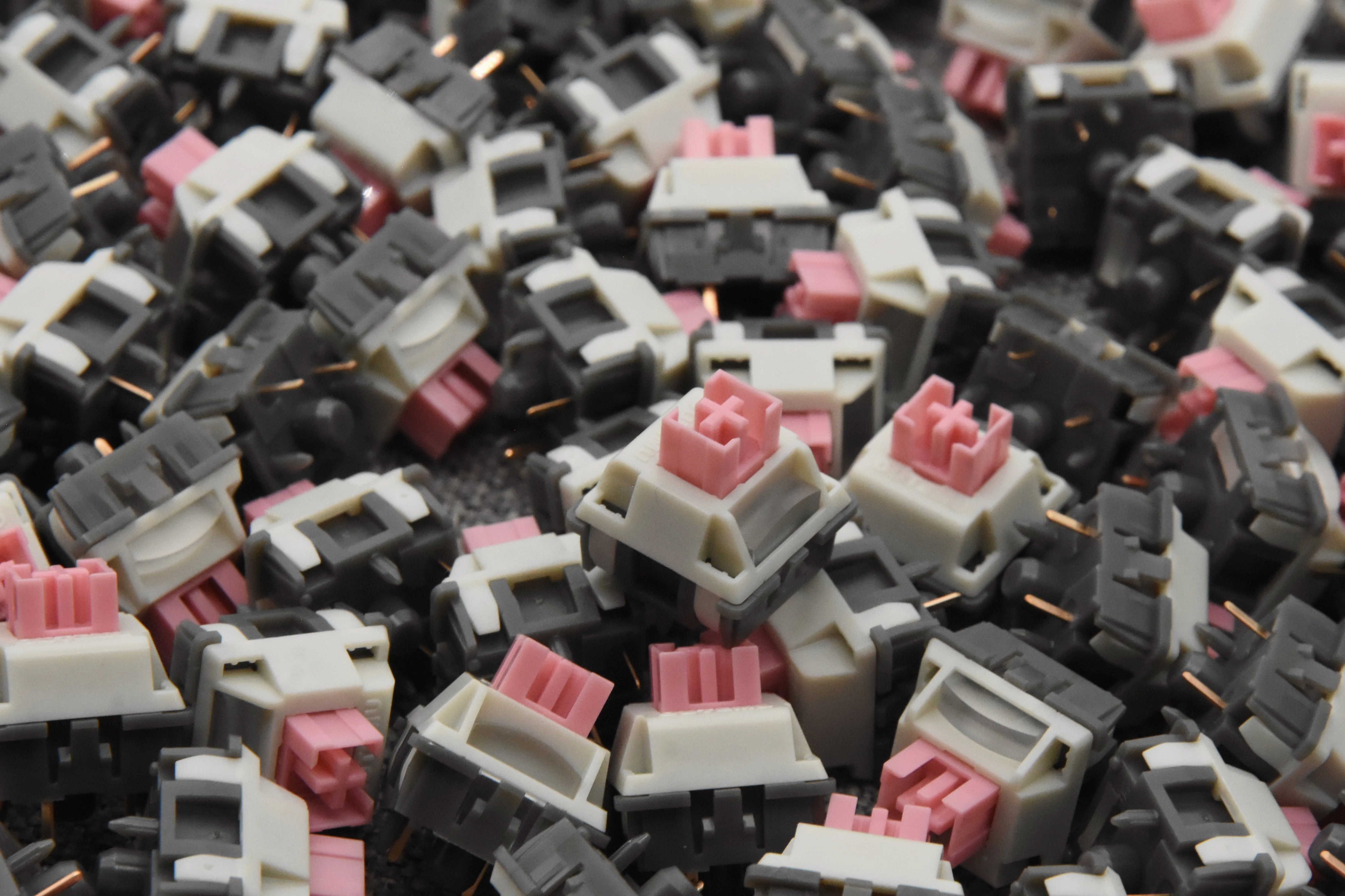 OUTEMU BUTTERFLY SILENT LINEAR SWITCH FACTORY LUBED EDITION (10pcs) Braided cable