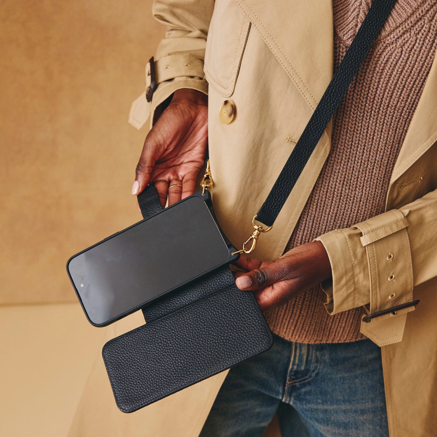 Hailey Folio Pebble Leather Crossbody Bandolier - Black/Gold Modern Grip