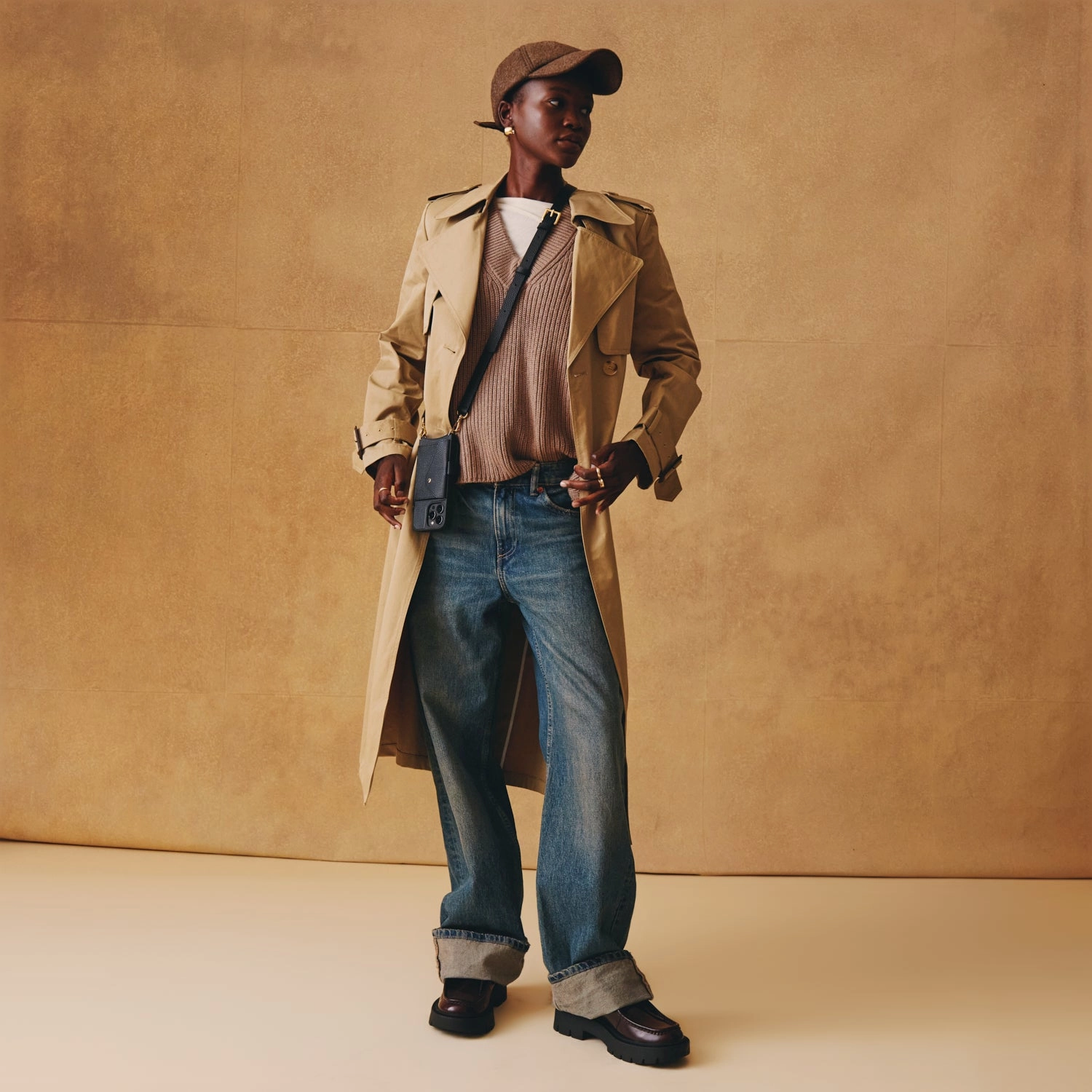 Hailey Folio Pebble Leather Crossbody Bandolier - Black/Gold Flexible Grip Texture