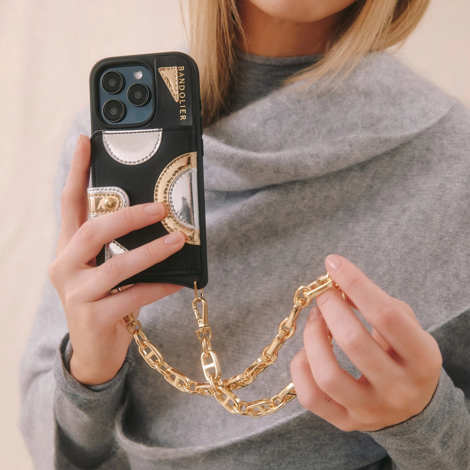 Stylish Finish Subtle Touch Isla MagSafe Charging Wristlet Phone Case - Black/Gold